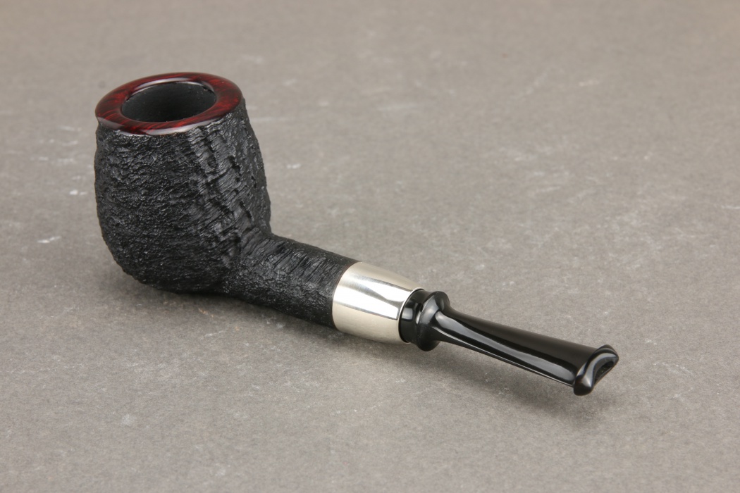 Black sandblasted billiard with silver cup