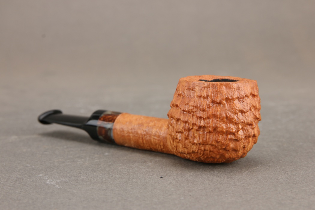 Natural sandblasted apple with mammoth