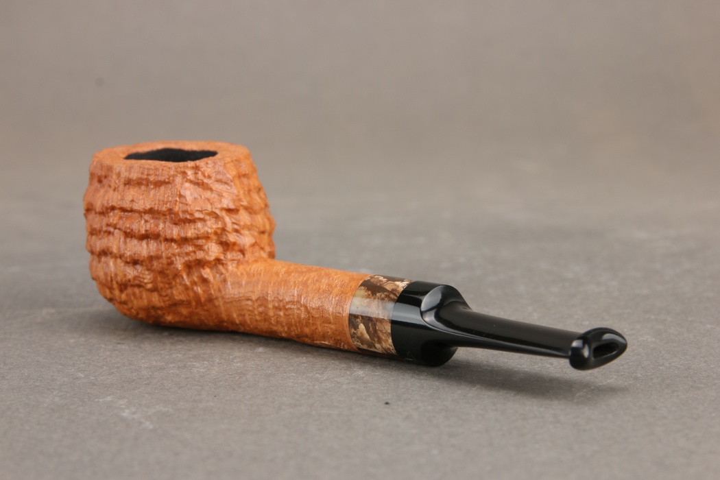 Natural sandblasted apple with mammoth